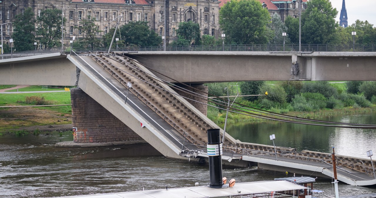  Mieszkańców Drezna obudził huk. Most Caroli runął do rzeki