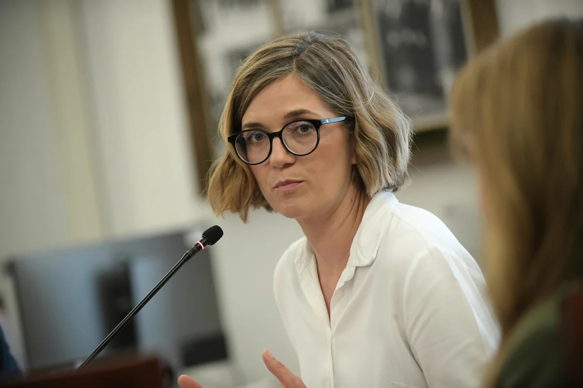 Senator Lewicy Magdalena Biejat zaskarży decyzję prokuratury w sprawie umorzenia śledztwa dotyczącego użycia wobec niej przez policjanta gazu łzawiącego - dowiedział się reporter RMF FM Krzysztof Zasada. Doszło do tego podczas jednej z warszawskich demonstracji w 2020 roku. Śledczy zdecydowali o umorzeniu postępowania, argumentując to niewykryciem sprawcy. 