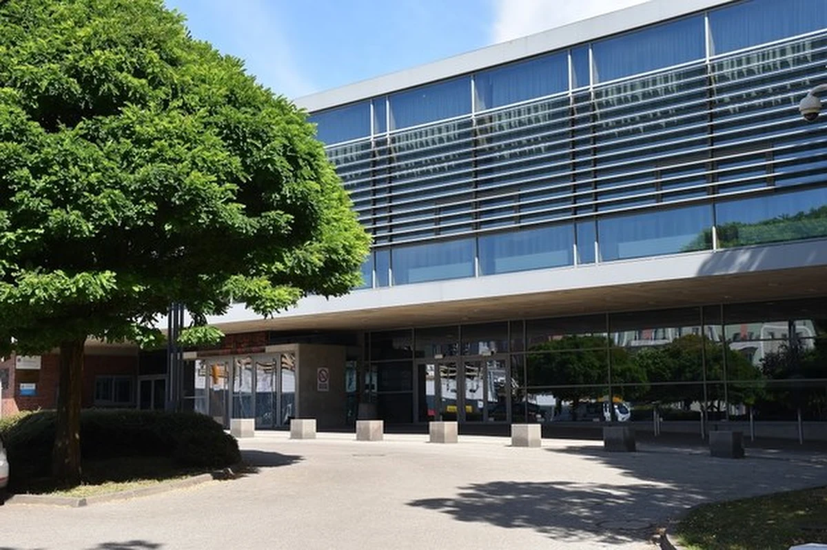 Doraźna naprawa nie wystarczyła i Floating Arena w Szczecinie będzie zamknięta dłużej. Konieczny jest gruntowny remontu dachu - poinformował Urząd Miasta. 


