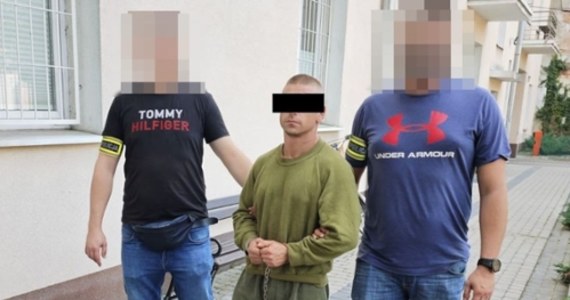 Dwaj mężczyźni brutalnie pobili 32-latka z Lublina. Poszło o pieniądze. Jeden z napastników przyłożył do głowy poszkodowanego pistolet pneumatyczny i strzelił. Mężczyzna stracił oko.