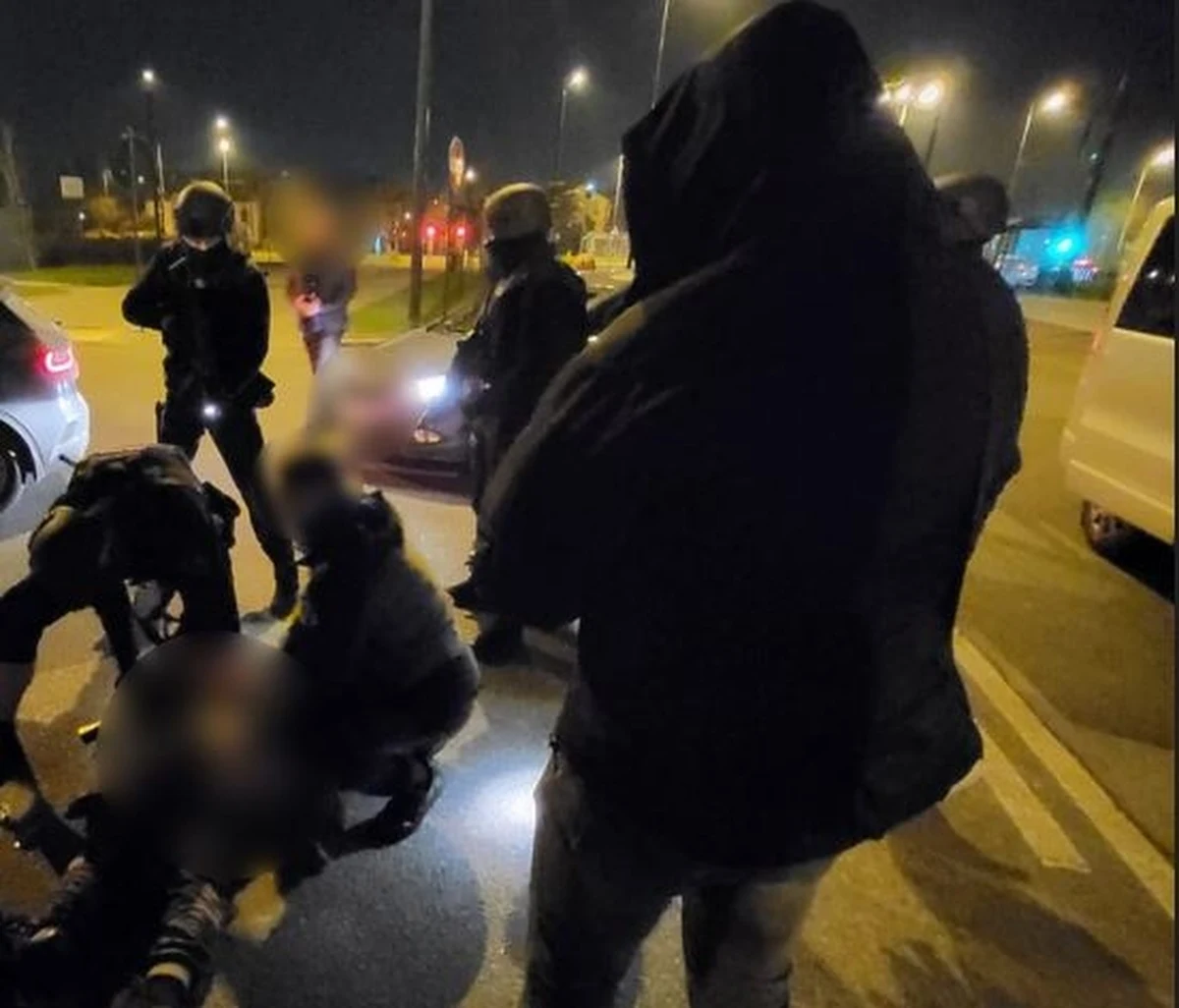 Za zabójstwo ze szczególnym okrucieństwem odpowie 33-latek podejrzany o podpalenie mężczyzny na przystanku MPK w Łodzi. Do zbrodni doszło w marcu. Prokuratura skierowała właśnie akt oskarżenia do sądu.  