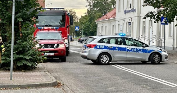 Podczas prac ziemnych przy ul. Dworcowej we Władysławowie (Pomorskie) uszkodzono gazociąg. Rzecznik puckiej straży pożarnej poinformował, że z okolicznych budynków ewakuowano około 400 osób.