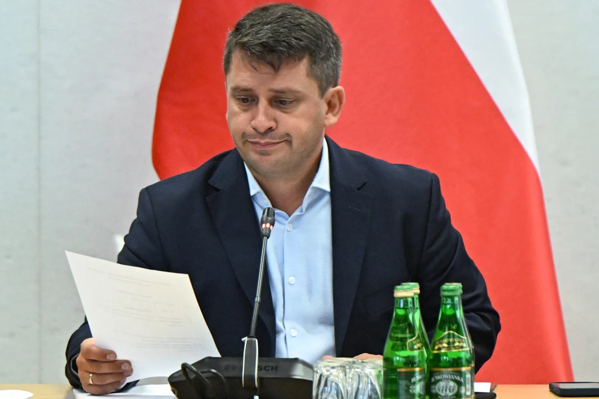 Paweł Śliz został wybrany nowym przewodniczącym klubu parlamentarnego Polska 2050-TD - zadecydowali w środę wieczorem parlamentarzyści Polski 2050. Uzupełniono też skład prezydium. Teraz zasiadać w nim będą: Agnieszka Buczyńska, Marcin Skonieczka, Aleksandra Leo, Bartosz Romowicz, Kamil Wnuk i Jacek Trela.