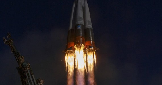 Statek kosmiczny Sojuz MS-26 z dwoma rosyjskimi kosmonautami i amerykańskim astronautą dotarł na Międzynarodową Stację Kosmiczną (ISS) - poinformowała rosyjska agencja kosmiczna Roskosmos. Trzyosobowa załoga ma spędzić na orbicie Ziemi 202 dni.