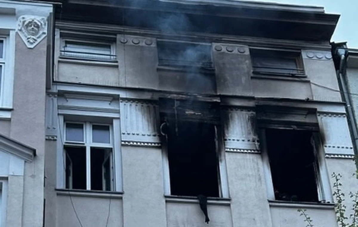 Jedna osoba zginęła, a dwie zostały przewiezione do szpitala w wyniku pożaru w Szczecinie. Z budynku, w którym pojawił się ogień, ewakuowano 18 osób.