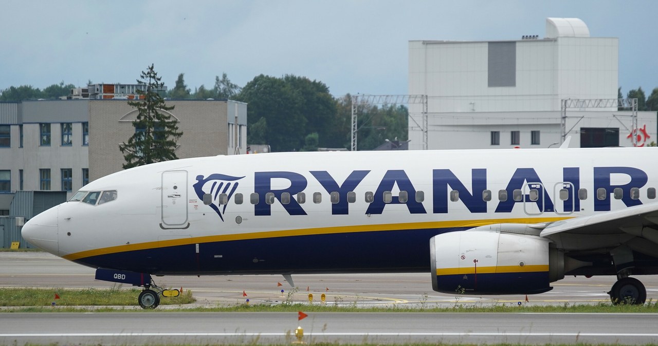 Podwyżka opłat za bagaż podręczny nielegalna? Ryanair przegrywa w sądzie z pasażerką