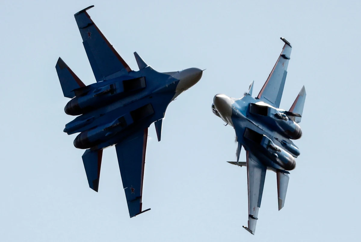 Podczas operacji na Morzu Czarnym specjalna jednostka wywiadu wojskowego Ukrainy (HUR) zniszczyła rosyjski myśliwiec Su-30SM - podała służba prasowa HUR na stronie internetowej. Maszyna została trafiona z przenośnego przeciwlotniczego zestawu rakietowego. Koszt takiego samolotu wynosi ok. 50 mln dolarów. 