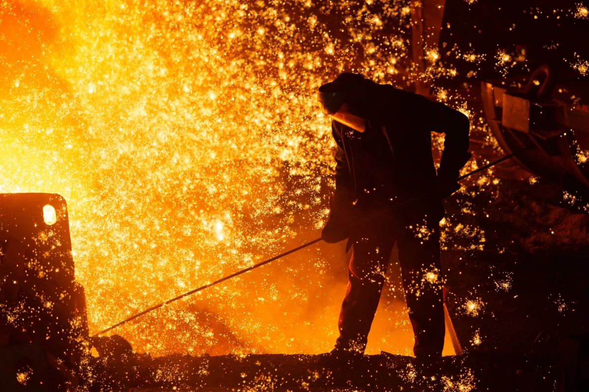 ​Od niemal roku Huta Liberty Częstochowa nie prowadzi produkcji. W lipcu sąd ogłosił upadłość zakładu, a pracownicy są na tzw. postojowym. Syndyk deklaruje, że jeszcze we wrześniu chce podpisać umowę z dzierżawcą. Związkowcy, z którymi rozmawiała reporterka RMF FM Anna Kropaczek, uważają, że kolejnego zimowego przestoju ich huta nie przetrzyma.