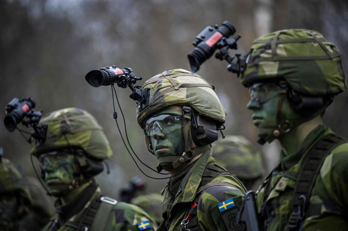 Wojskowi dowódcy z 16 krajów NATO oraz cywile ćwiczą w tym tygodniu w Szwecji ewakuację rannych żołnierzy z Finlandii i krajów bałtyckich - poinformował szwedzki Zarząd Zdrowia i Opieki Społecznej. To pierwszy tego rodzaju trening po wejściu Szwecji do NATO na początku marca. 