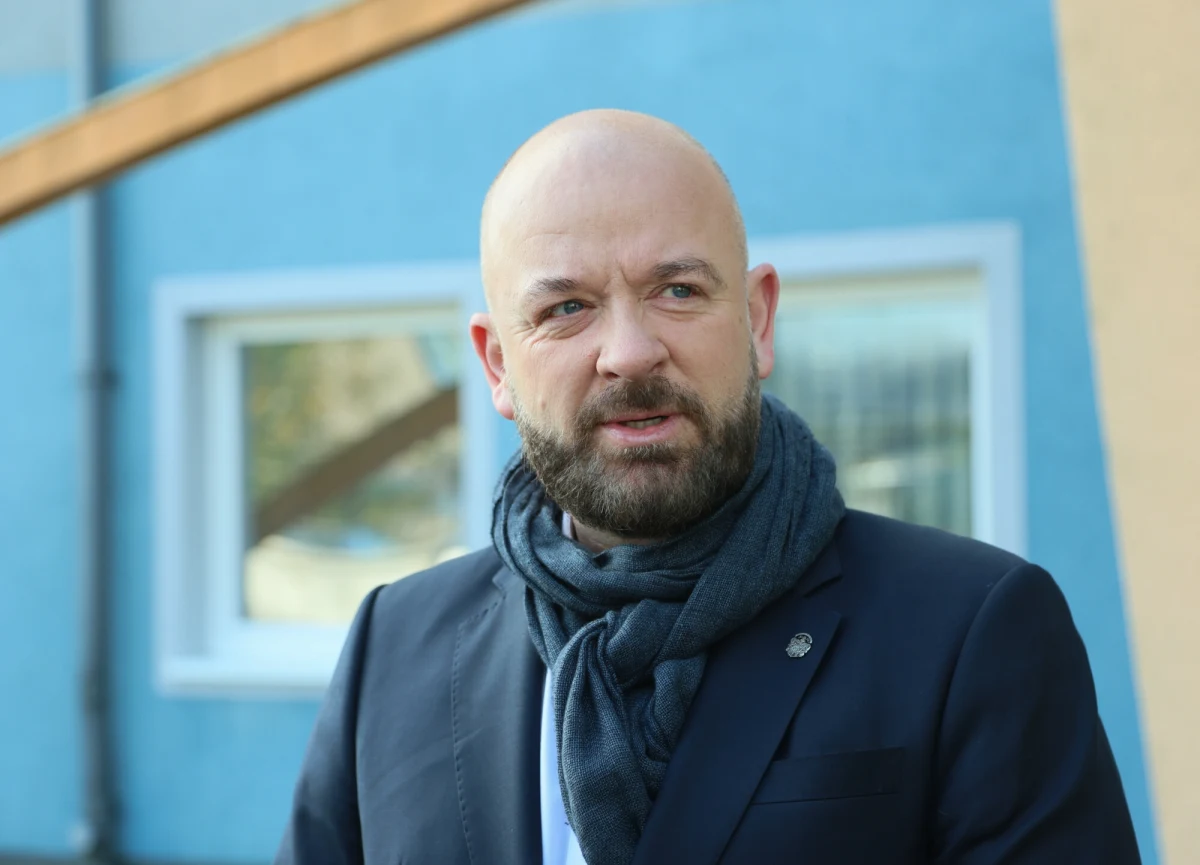 "Opadów ekstremalnych, nawalnych spodziewamy się z piątku na sobotę" - mówił Jacek Sutryk, prezydent Wrocławia w internetowym Radiu RMF24. Stwierdził też, że miasto jest dużo lepiej przygotowane na przyjęcie wielkiej wody niż w 1997 roku. Służby dysponują milionem worków z piaskiem. Wojewoda zaapelował z kolei do mieszkańców, aby zaopatrzyć się w zapasy żywności, zapasy wody, odbiorniki działające na baterie, aby naładować telefony i przygotować źródło światła.