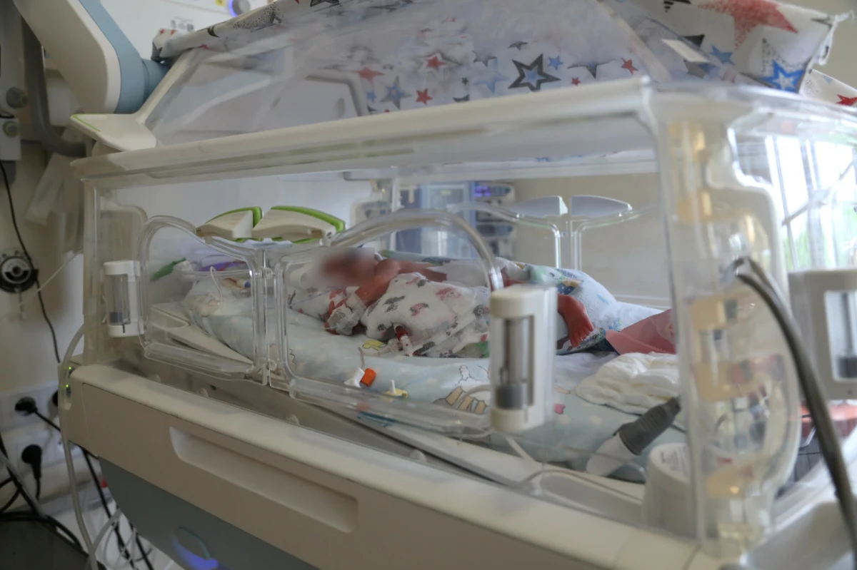 Wydłużenie urlopu macierzyńskiego dla mam wcześniaków to pomysł Konfederacji dotyczący zmian w Kodeksie pracy. Wedle propozycji partii  Sławomira Mentzena, skorzystać z urlopu będzie mógł także ojciec dziecka. Posłanka Karina Bosak poinformowała w czwartek, że urlop ma zostać wydłużony maksymalnie o 24 tygodnie.