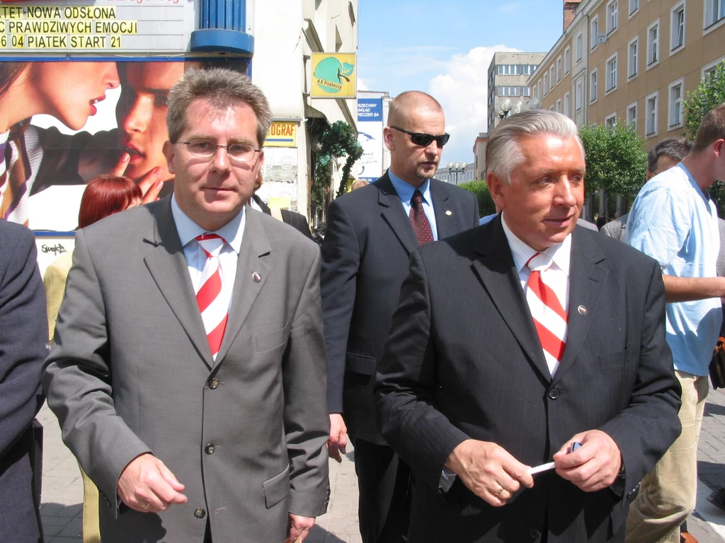 Ryszard Czarnecki (z lewej) oraz Andrzej Lepper (z prawej)