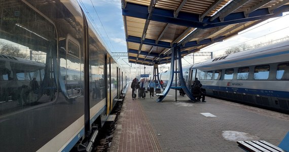 Spółka PKP PLK ogłosiła w czwartek nowe terminy zamknięć wiaduktów na przebudowywanej linii kolejowej, która biegnie przez Katowice. Zamknięcie wiaduktu nad ul. Graniczną przesunięto na 25 września, a nad ul. Mikołowską na 7 października.

