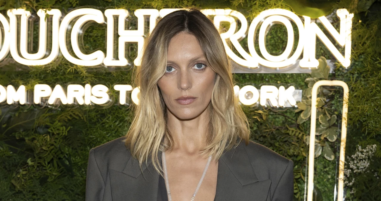  Anja Rubik zaskoczyła stylizacją. Prześwitująca spódnica to nie wszystko