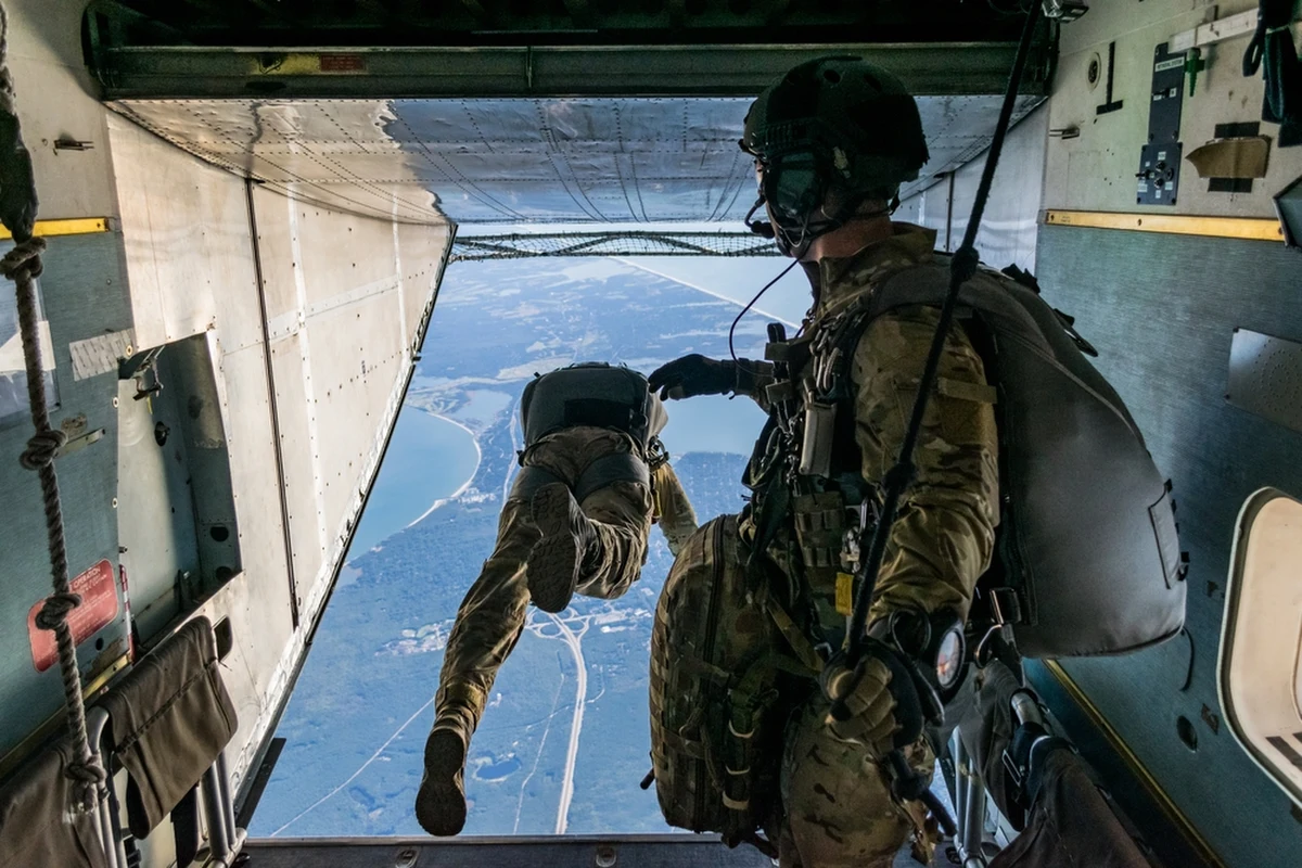 DEVGRU, znane potocznie jako grupa Seal Team 6, to tajna jednostka sił specjalnych marynarki wojennej USA. Oddział wsławił się m.in. zgładzeniem Osamy bin Ladena. Teraz przygotowuje się do działania, jeśli Chiny napadną na Tajwan - donosi brytyjski dziennik "Financial Times".