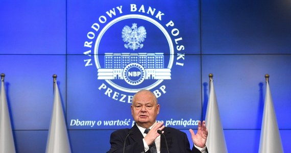 Prezes NBP Adam Glapiński ocenił w wydanym oświadczeniu, że wszczęta przeciw niemu procedura o postawienie go przed Trybunałem Stanu może sparaliżować prace banku centralnego oraz "ustanowić niebezpieczny precedens w kraju i w skali międzynarodowej". Ryszard Petru poinformował w czwartek, że następne posiedzenie sejmowej Komisji Odpowiedzialności Konstytucyjnej w sprawie wniosku o Trybunał Stanu dla Glapińskiego odbędzie się 24 września.