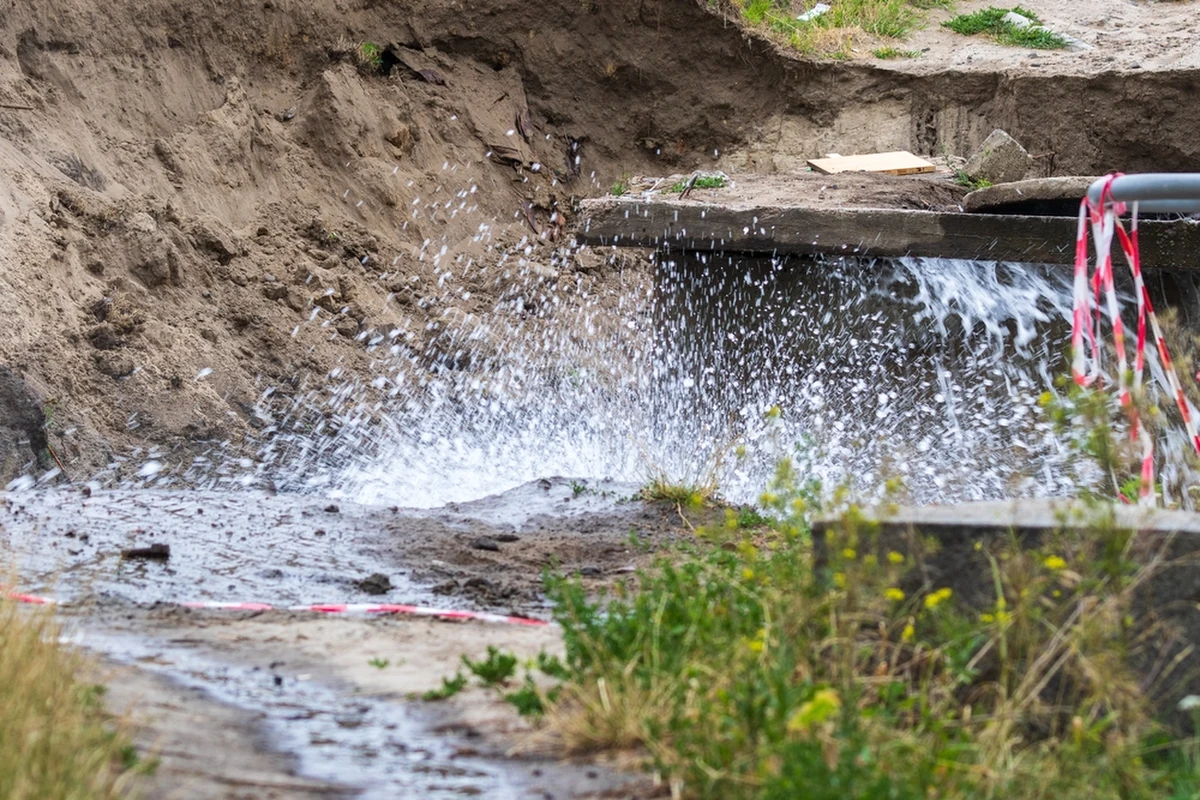 W Olsztynie doszło do poważnej awarii magistrali wodociągowej, w efekcie czego tymczasowo od wody odłączono południową część miasta. Przed godz. 21:00 awaria została usunięta.