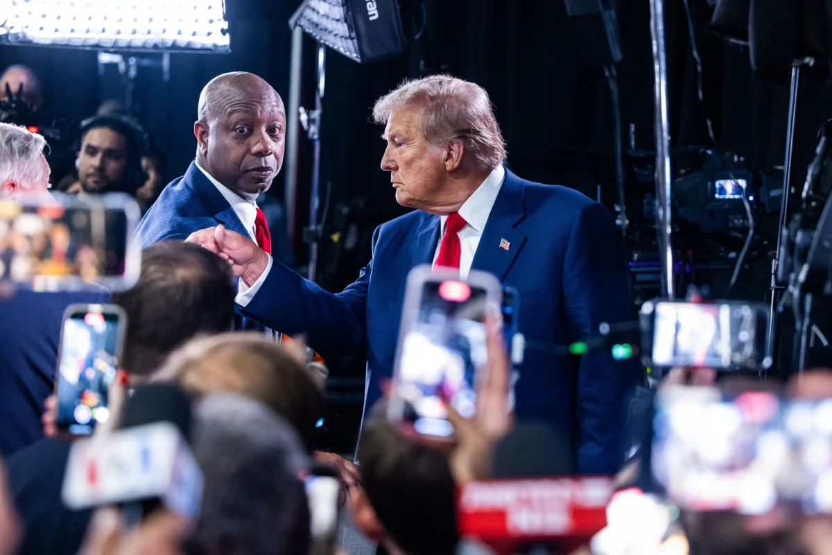 "Układ kończący wojnę na Ukrainie zakładałby stworzenie strefy zdemilitaryzowanej wzdłuż "obecnej linii demarkacyjnej" i danie Rosji gwarancji neutralności Kijowa" - powiedział w wyemitowanym wywiadzie kandydat republikanów na wiceprezydenta JD Vance. 