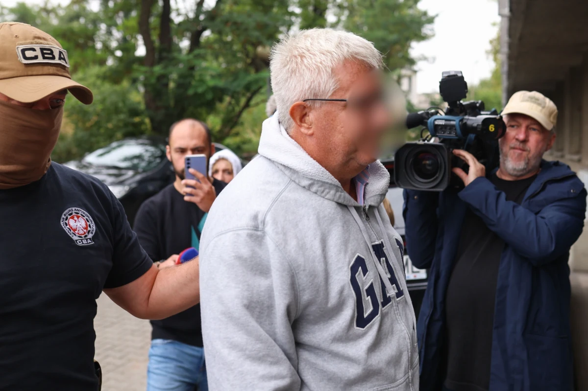 Były europarlamentarzysta Prawa i Sprawiedliwości Ryszard C. i jego żona Emilia H. usłyszeli zarzuty w katowickim wydziale prokuratury krajowej. Chodzi o śledztwo w sprawie nieprawidłowości w prywatnej uczelni Collegium Humanum.