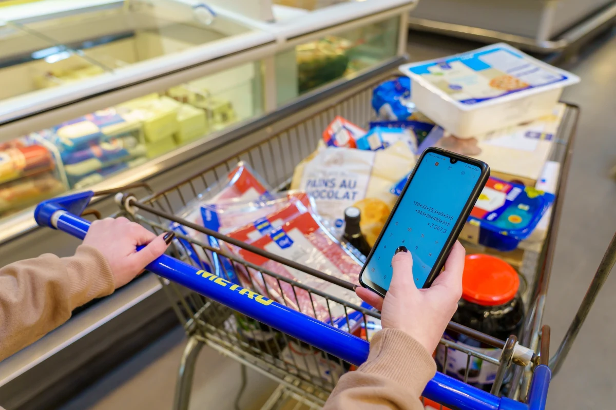 Ceny towarów i usług konsumpcyjnych w sierpniu wzrosły rdr o 4,3 proc., a w porównaniu z poprzednim miesiącem wzrosły o 0,1 proc. - podał Główny Urząd Statystyczny. Odczyt jest zgodny z wcześniejszym szybkim szacunkiem GUS.