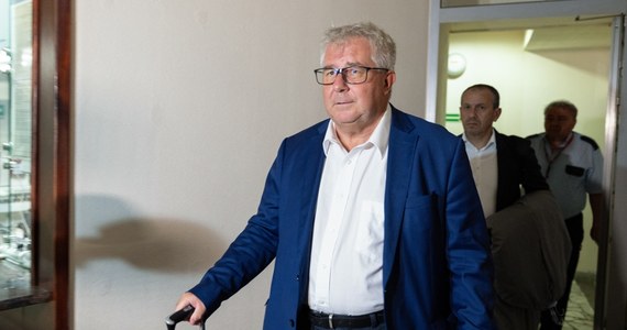 "Nie mam żalu do funkcjonariuszy CBA. Oni wykonywali jedynie polecenie politycznej prokuratury" - mówi w rozmowie z dziennikarzem RMF FM Krzysztofem Zasadą Ryszard Czarnecki. Były europoseł PiS został zatrzymany przedwczoraj na warszawskim lotnisku. Usłyszał korupcyjne zarzuty w śledztwie dotyczącym prywatnej uczelni Collegium Humanum.