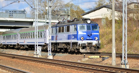 Kłopoty z podróżowaniem pociągiem na Śląsku. Między Katowicami a Mikołowem uszkodzona jest sieć trakcyjna i pasażerów wożą tam autobusy.