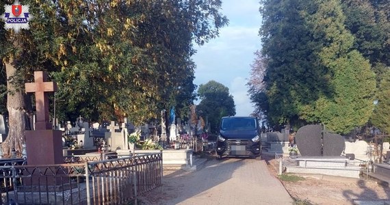 Z poważnymi obrażeniami trafiła do szpital 79-latka potrącona na cmentarzu w Grabowcu (Lubelskie) przez karawan. Kierowca samochodu nie zauważył idącej alejką kobiety.    