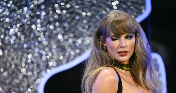 Gigantyczny odzew na apel Taylor Swift. Piosenkarka po wtorkowej debacie prezydenckiej między Donaldem Trumpem i Kamalą Harris, udzieliła publicznego poparcia kandydatce demokratów. Słynna piosenkarka zaapelowała przy tym do swoich fanów, by rejestrowali się na oficjalnej stronie rządowej i zagłosowali w nadchodzących wyborach. Owego apelu posłuchały setki tysięcy osób. Przedstawiciele Vote.gov ujawnili, że słowa artystki wygenerowały monstrualny, 500-procentowy wzrost ruchu na stronie.