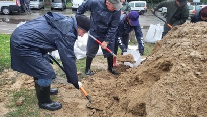 Mieszkańcy Odolanowa umacniają wały    