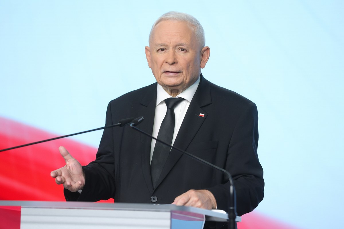 Nie mam prawa do wyrzucenia Ryszarda Czarneckiego z partii -  stwierdził prezes PiS Jarosław Kaczyński. Jeśli dotychczasowe informacje będą odpowiednio zweryfikowane, jeżeli się potwierdzą, to mamy sąd partyjny i on ma takie prawo - dodał.