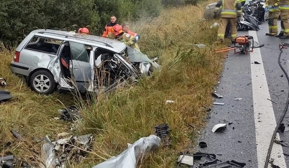 Dwie osoby zginęły w wypadku drogowym w Lublińcu w Śląskiem. Czołowo zderzyły się tam dwa samochody osobowe.