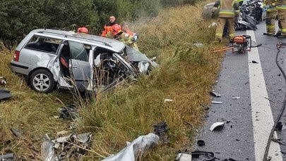 Tragiczny wypadek w Lublińcu. W czołowym zderzeniu aut zginęło dwóch kierowców