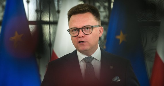 Narodowy Bank Polski składa do prokuratury doniesienie na marszałka Sejmu Szymona Hołownię i szefa sejmowej Komisji Odpowiedzialności Konstytucyjnej Zdzisława Gawlika. Ma to związek z wnioskiem o postawienie przez Trybunałem Stanu prezesa NBP Adama Glapińskiego.