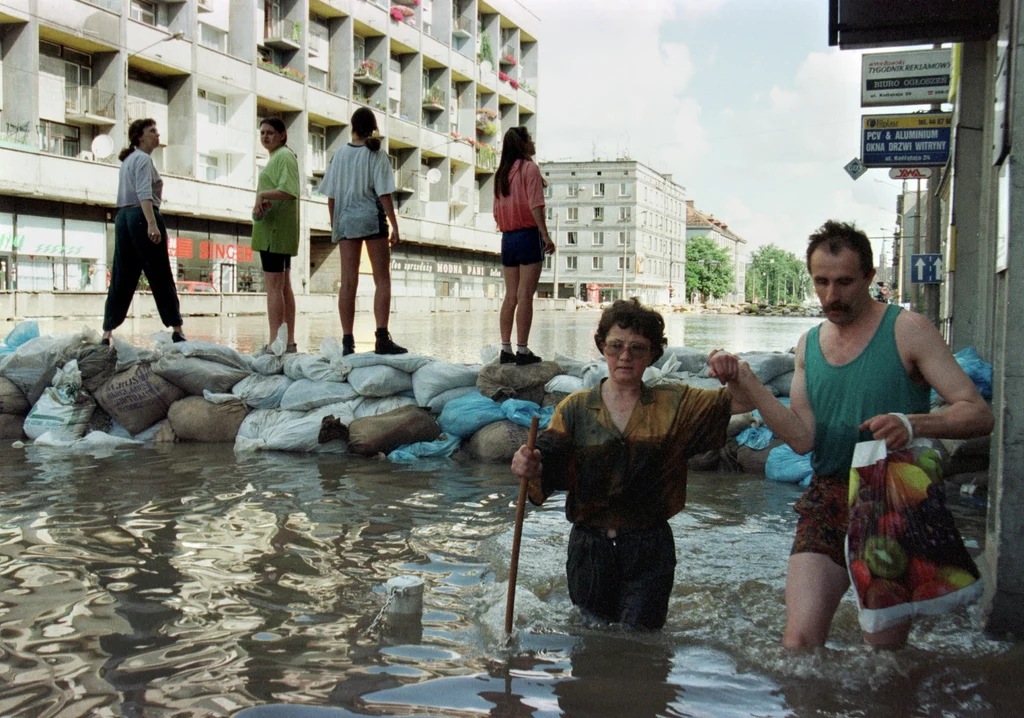 Polacy podczas powodzi w 1997 roku