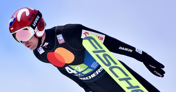 Kamil Stoch dzięki skokowi na odległość 128 m zajął szóste miejsce w prologu, rozegranym zamiast kwalifikacji do sobotniego konkursu Letniej Grand Prix w skokach narciarskich w Wiśle-Malince. Pierwsze miejsce zajął Norweg Johann Andre Forfang, który wylądował na 129,5 m.