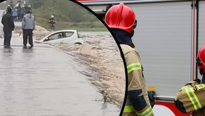 Kobieta uwięziona w aucie w Kałkowie. Woda odcięła jej możliwość ucieczki 