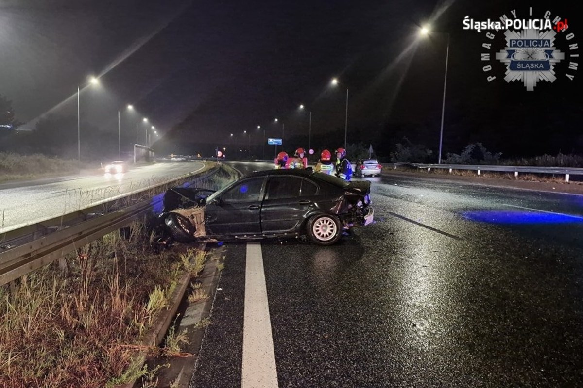 19-latek z Ukrainy zginął na autostradzie A4 w Rudzie Śląskiej. Po kolizji wysiadł z auta, by zobaczyć, co się stało i potrącił go inny samochód. W stanie ciężkim do szpitala trafił także jego 46-letni ojciec.