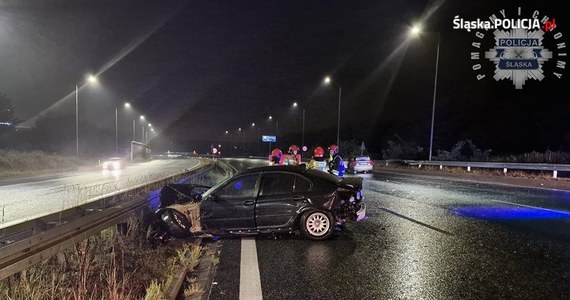 19-latek z Ukrainy zginął na autostradzie A4 w Rudzie Śląskiej. Po kolizji wysiadł z auta, by zobaczyć, co się stało i potrącił go inny samochód. W stanie ciężkim do szpitala trafił także jego 46-letni ojciec.