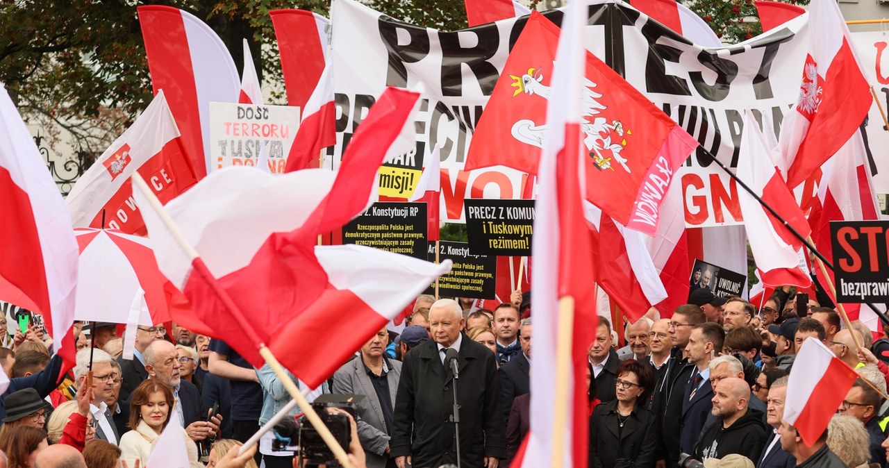  PiS zgromadziło się w Warszawie. Partia protestuje w szczególnej chwili