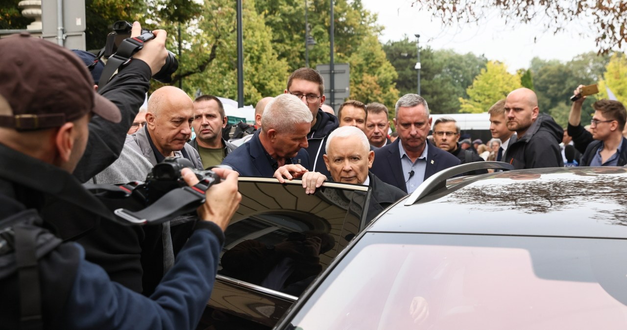  Policjanci zatrzymali samochód z Jarosławem Kaczyńskim. Znamy powód