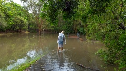 Kobietę poraził prąd, gdy wypompowywała wodę ze studzienki