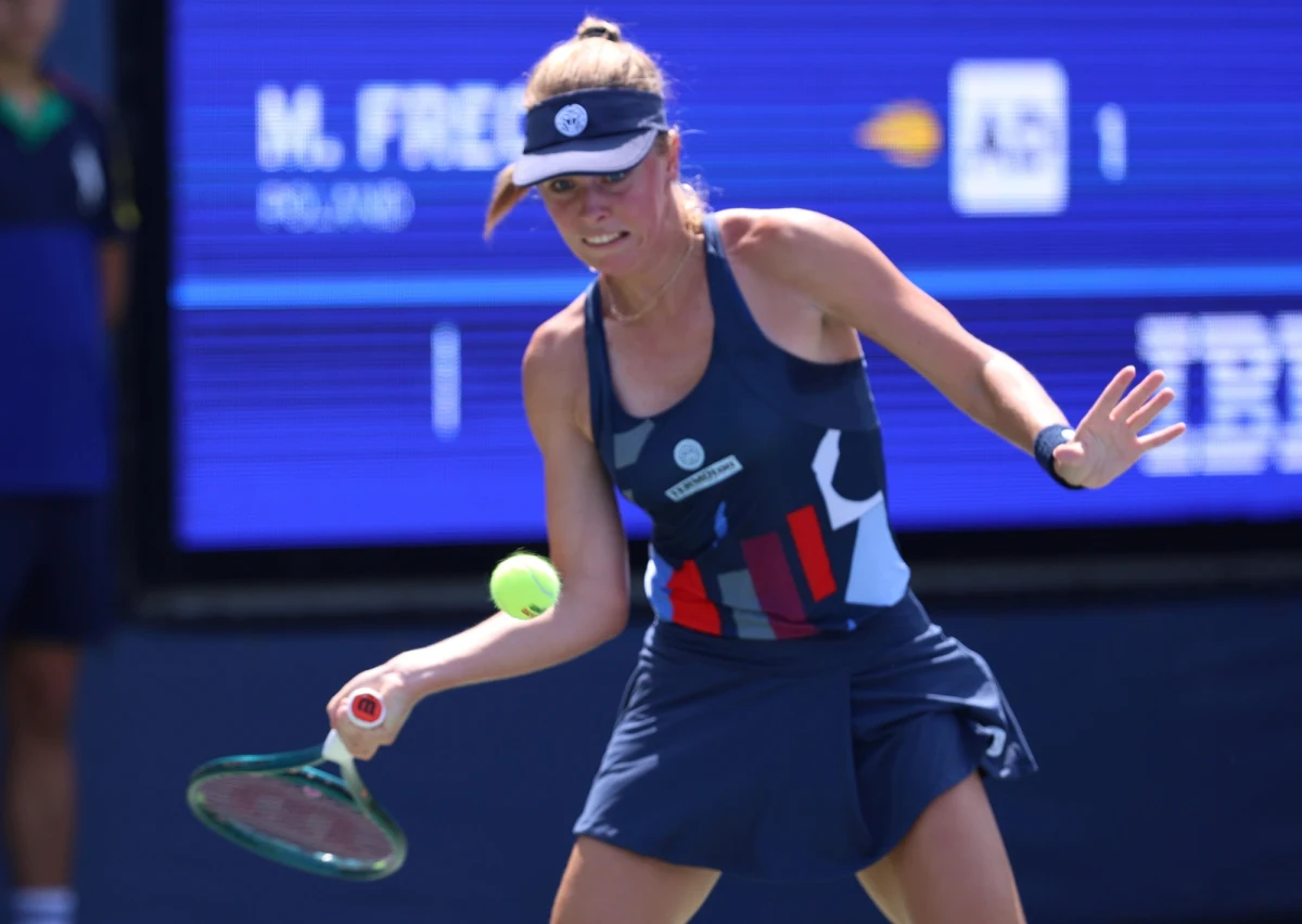 Rozstawiona z numerem piątym Magdalena Fręch pokonała grającą z "czwórką" francuską tenisistkę Caroline Garcię 7:6 (7-4), 7:5 i awansowała do finału turnieju WTA 500 na twardych kortach w meksykańskiej Guadalajarze. O pierwszy w karierze tytuł zagra z Australijką o polskich korzeniach Olivią Gadecki.