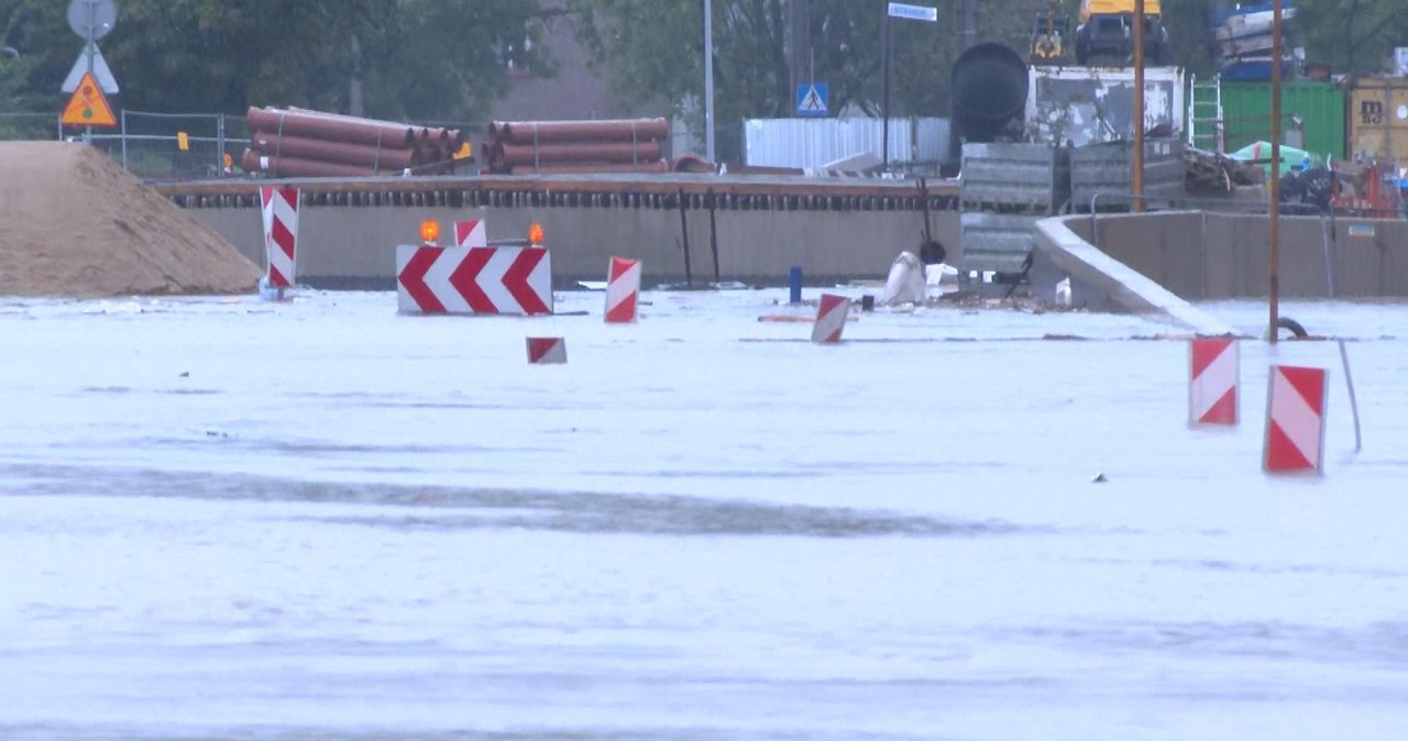  Woda przerwała wały, zalewa rynek. Burmistrz: Toniemy