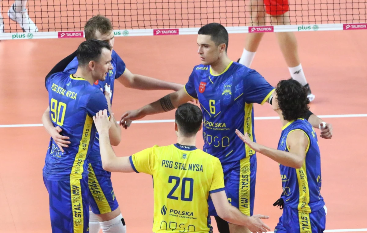 Ze względu na bardzo trudną sytuację powodziową w powiecie nyskim i samym mieście Nysa, zaplanowany na niedzielę mecz 1. kolejki ekstraklasy siatkarzy między Asseco Resovią Rzeszów a PSG Stalą Nysa został przełożony na 30 października. Tak zdecydowała kierująca rozgrywkami Polska Liga Siatkówki (PLS).