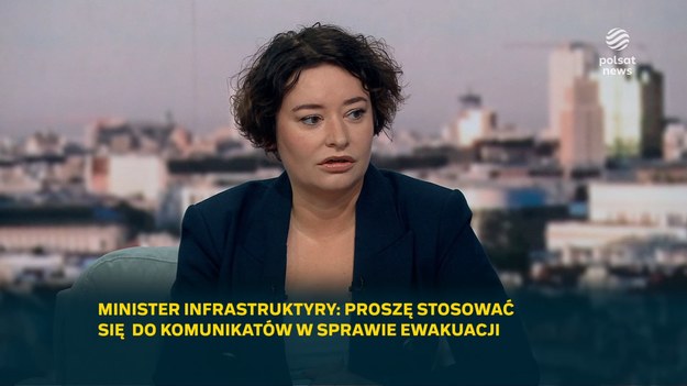 Anna Maria Żukowska powiedziała, że rząd zachowuje się odpowiedzialnie i krytyka w tym momencie jest nieodpowiednia. Dodała, że rozmawiała z wiceministrem MSWiA Wiesławem Szczepańskim, który udaje się na sztab kryzysowe w Katowicach.- Będziemy wnioskowali do pana ministra Domańskiego o uruchomienie rezerwy celowej na pomoc powodzianom już w tej chwili. Dlatego, że ta sytuacja jest bardzo poważna - powiedziała posłanka Lewicy.