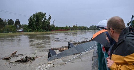 Słowacja zmagała się z intensywnymi opadami deszczu, które doprowadziły do wylania potoków i rzek w zachodniej oraz północno-zachodniej części kraju. Sytuacja stała się na tyle poważna, że woda zaczęła zagrażać stolicy – Bratysławie. W związku z tym częściowo zablokowana została autostrada D2, która jest główną arterią prowadzącą od granicy z Czechami do słowackiej stolicy.