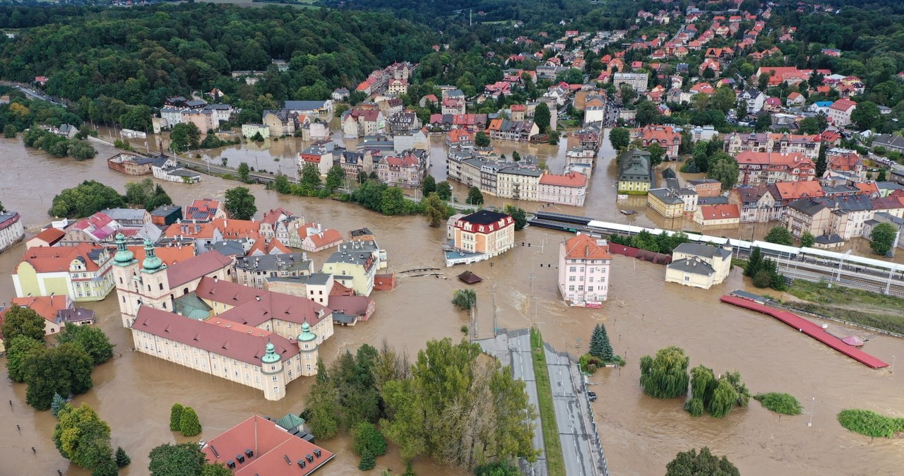  Woda sięga pierwszego piętra. Kłodzko czeka na drugą falę