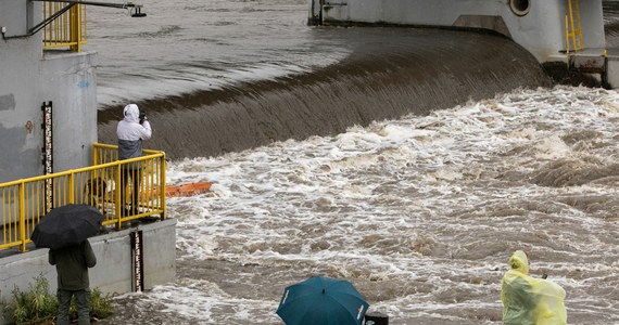 Prezydent Wrocławia Jacek Sutryk ogłosił alarm przeciwpowodziowy dla stolicy Dolnego Śląska. Jak wyjaśnił, wcześniejsze prognozy hydrologów okazały się niedoszacowane. 