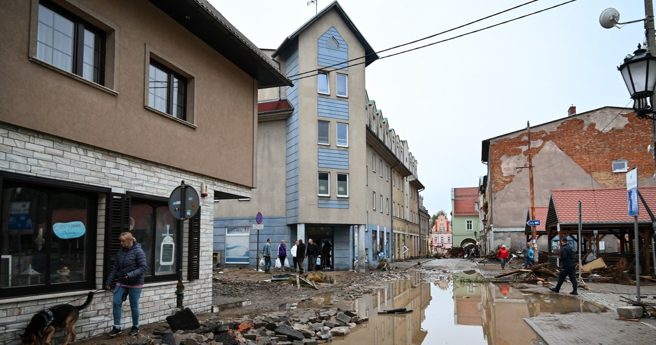  Katastrofalne zniszczenia. Miasto zrujnowała fala