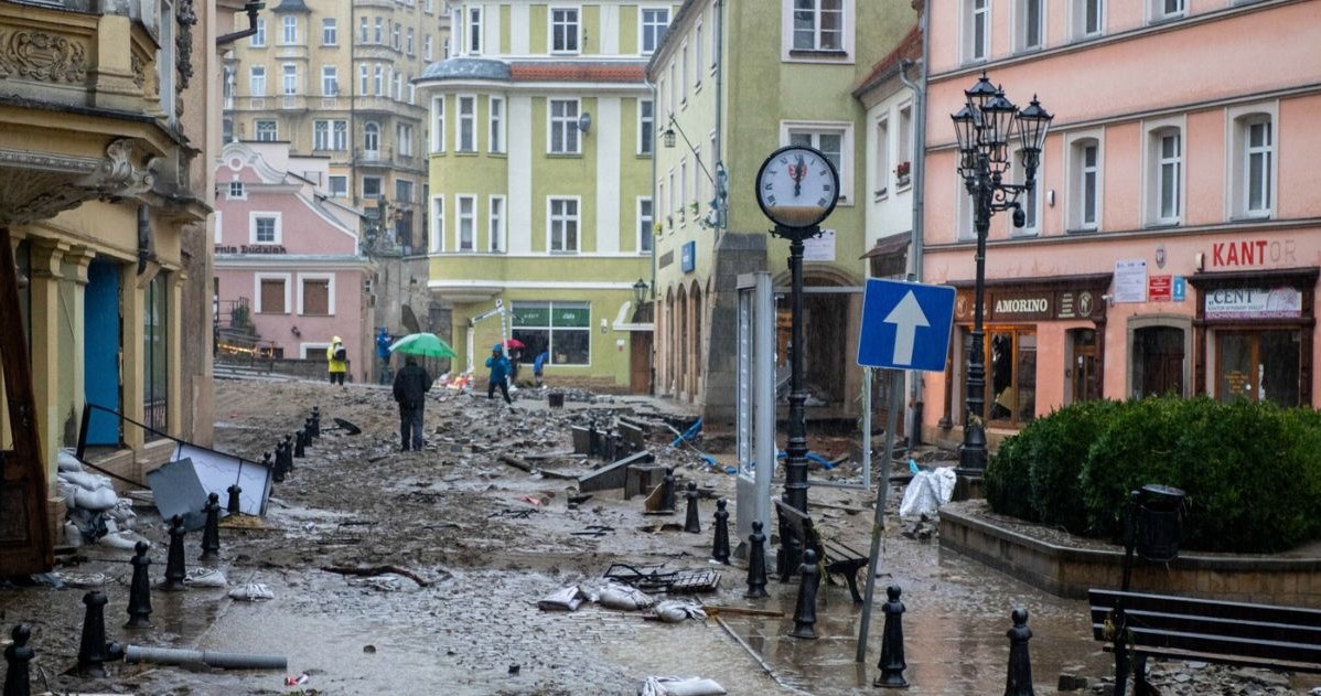 Ostrzeżenia, przed, wielką, wodą, sprawdziły, mapie, pojawiają, kolejne, miasta, zagrożone, powodzią, Duży, obszar, południowej, Wielka woda w Polsce może przynieść groźne choroby. Tak było w 1997 roku